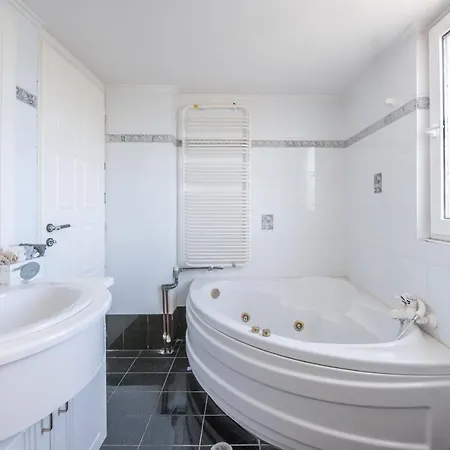 فيلة Thiseos Georgia's Private Paradise Lechaio